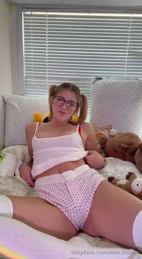 Alex Loveee star porn pics