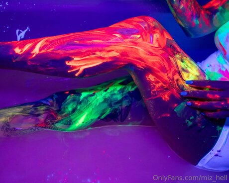 Miz Hell nude star photo