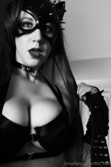 Miz Hell pornstar nude pics