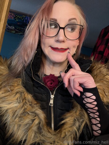 Miz Hell naked model pics