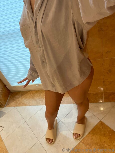 Dirtymiraa naked model picture