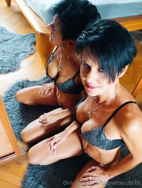 Brunetterubi70 hot star galleries