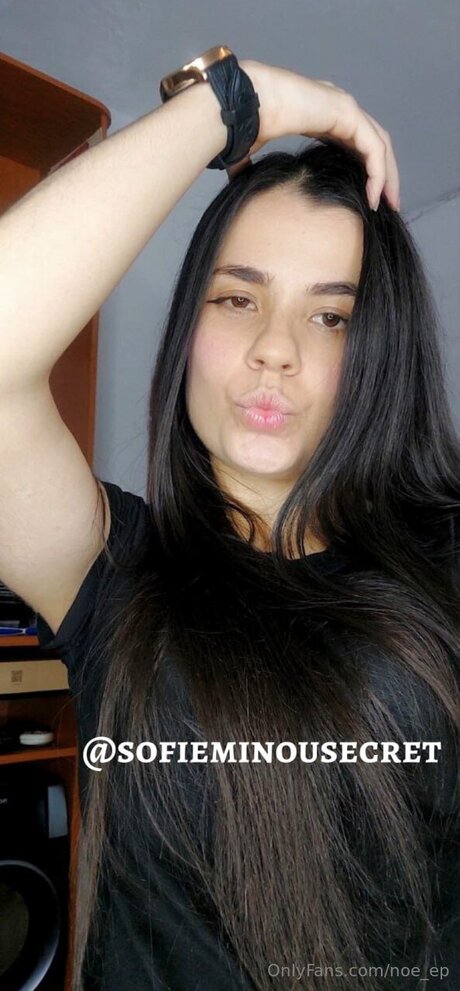 Brunetterubi70 hot actress picture