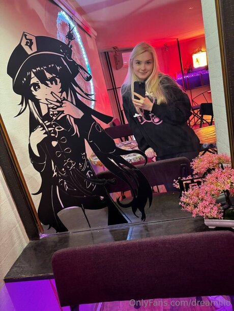 Dreamlilo naked pornstar image