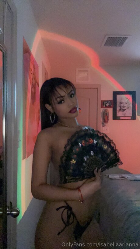 Isabellaarianna model hot pic