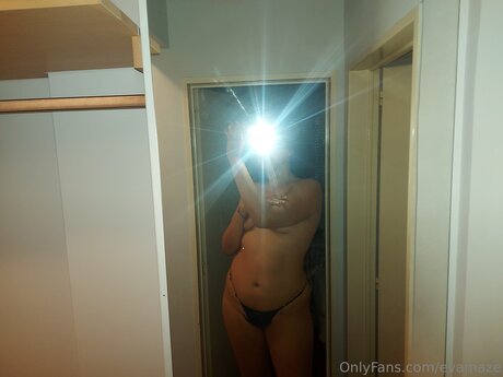 Evamaze model pretty pic