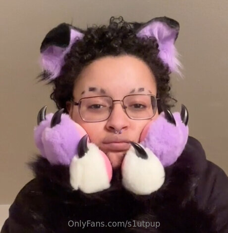 S1utpup naked model photo