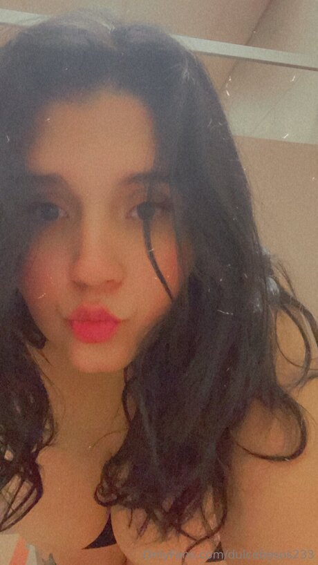 Dulcebesos233 nude model picture