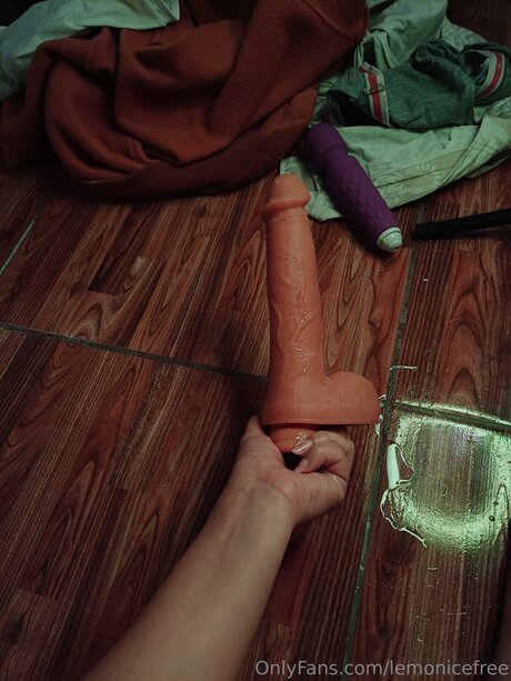 Lemonicefree model porn image