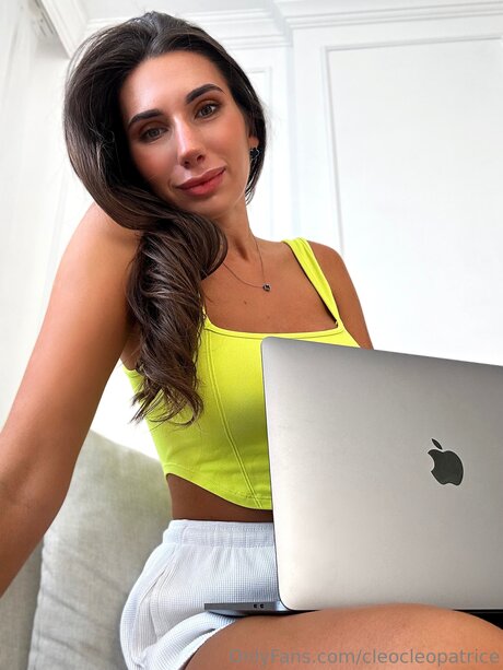 big tits brunette onlyfans pornos pictures