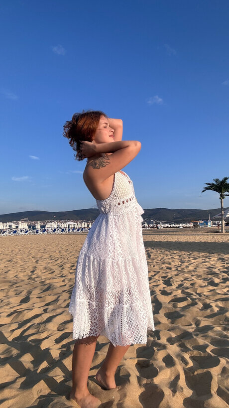 Pineappleri model naked picture