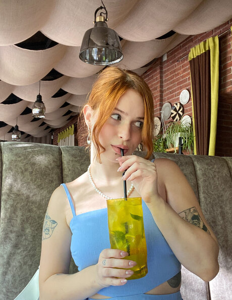 Pineappleri pornstar naked img