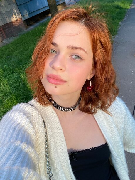 Pineappleri model nude photo