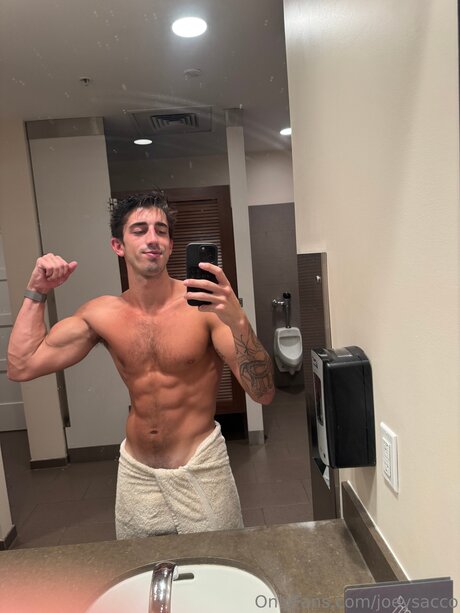 eating onlyfans hot pics