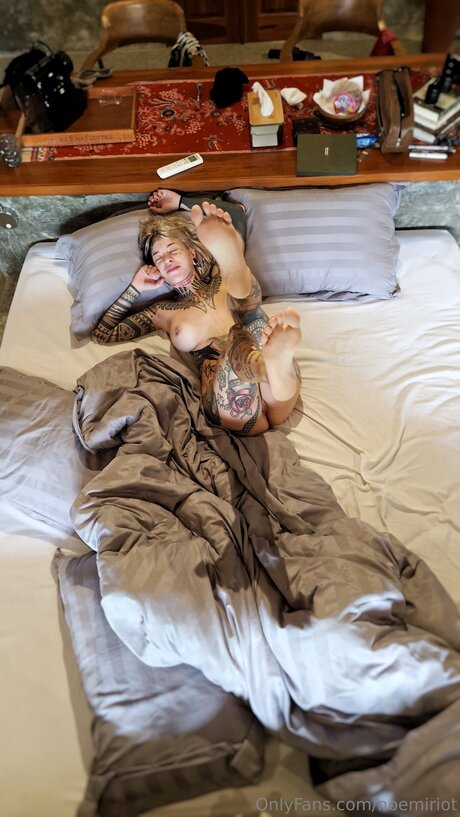 Noemiriot star naked pics