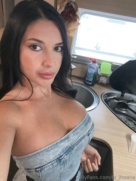 La Jhoana free model pictures