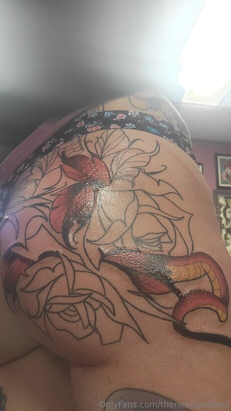 Theneongoddess naked model pic