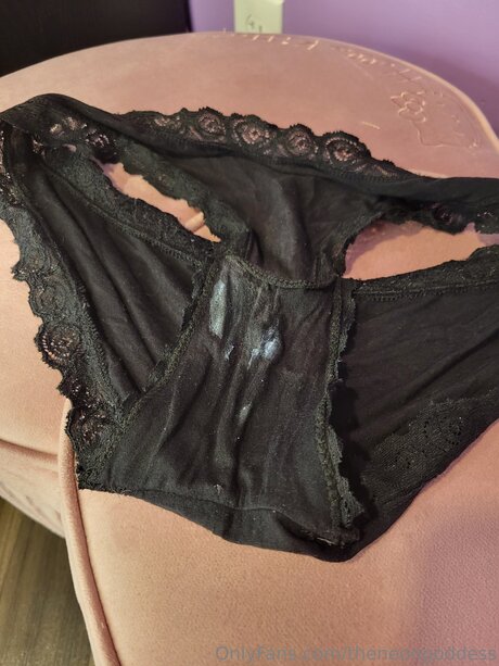 Theneongoddess model hot images