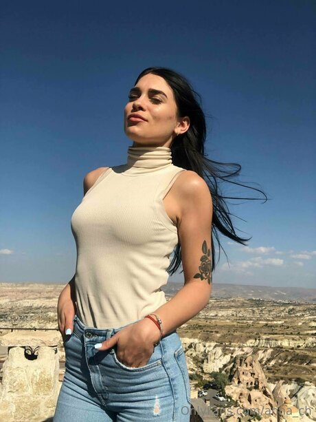 Mavissss pornographic star pic