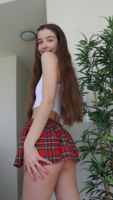 Allymayyfree nude model pic