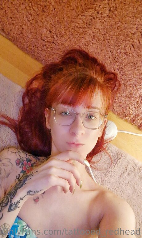 Tattooed Redhead model hd img