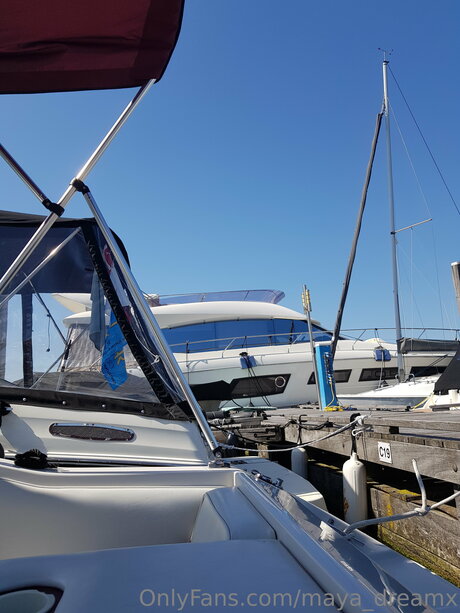 Maya Dreamx sexy pornstar pictures