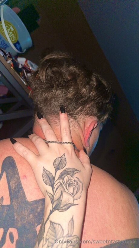 Sweetntattedxxx nude model picture