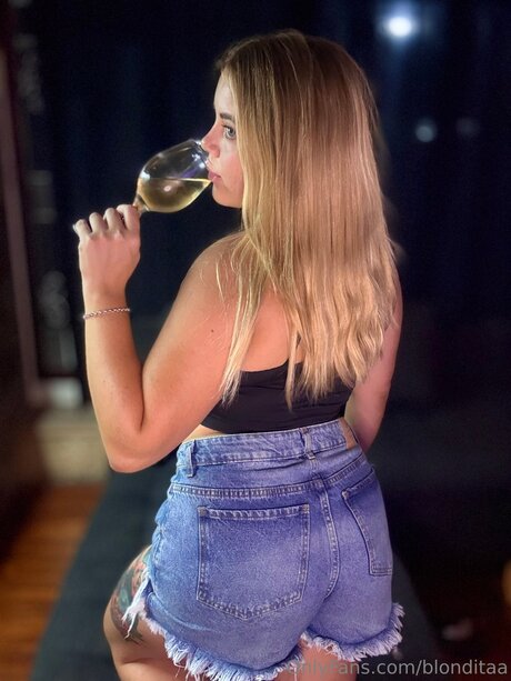 Blonditaa hd actress picture