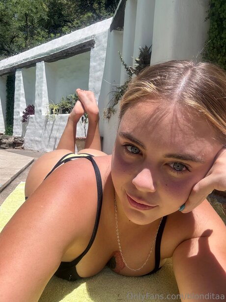 Blonditaa beautiful model photo