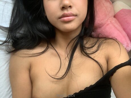 Myaarawrr nudes actress archive