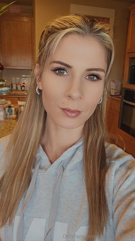 Ddelilah14300 hot star pic