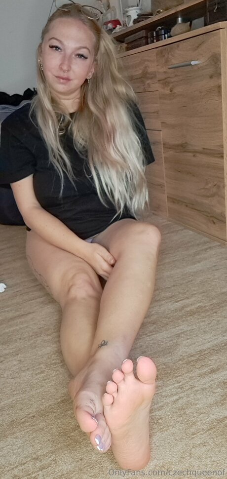 Czechqueenof pornstar nude photo