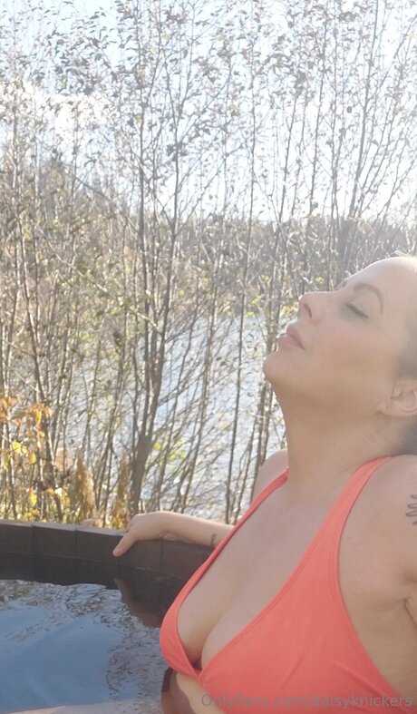 Daisyknickers model sexy pic