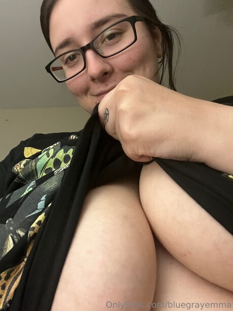 Bluegrayemma naked star pics