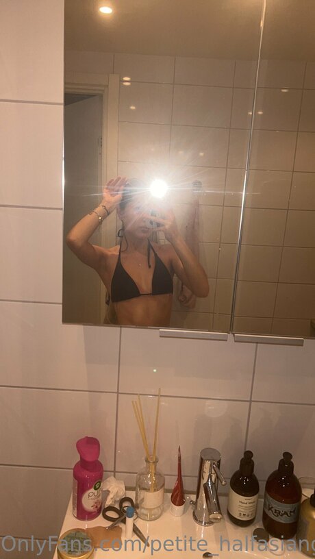 Petite Halfasiangirl model sex photo