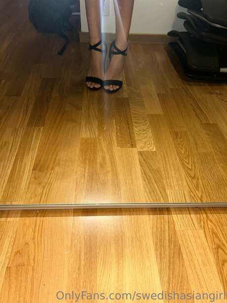 Petite Halfasiangirl hd model picture