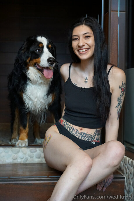 Wed Luvvy model hot pic