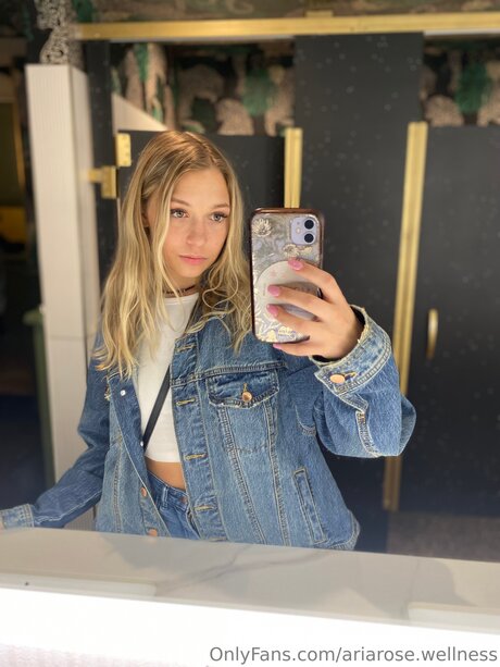 Ariarose Wellness star nude img