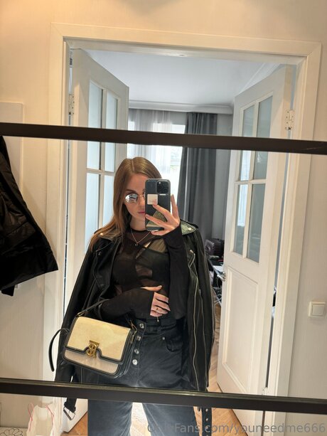 Youneedme666 model hot galleries