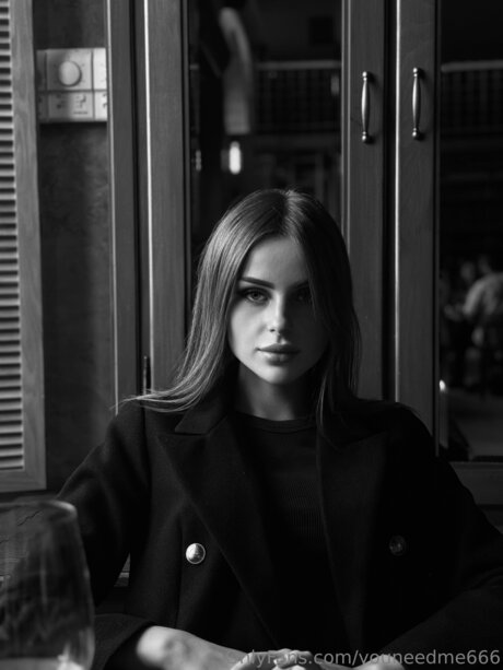 Youneedme666 pornographic model image