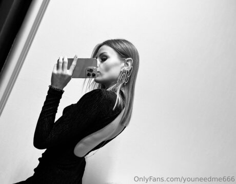 Youneedme666 hot model photo