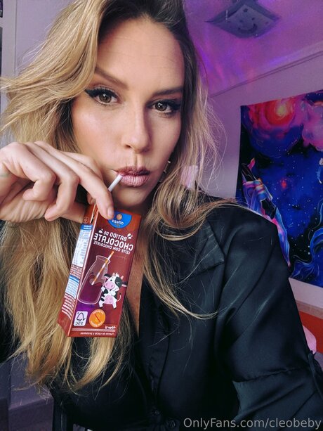 Cleobeby top actress photo