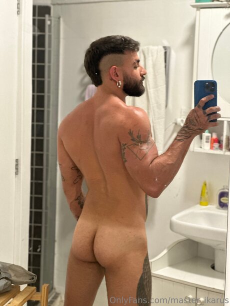 Master Ikarus model nude picture