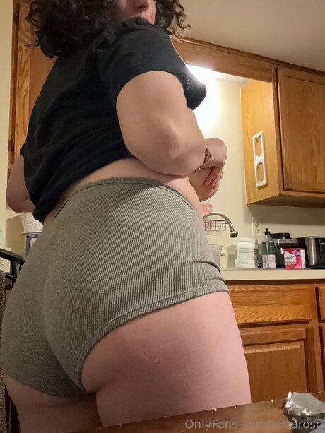 Alizarose hot star image