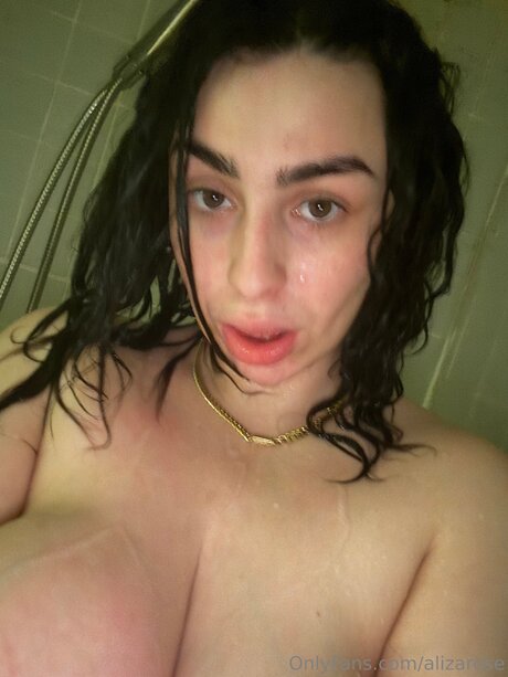 Alizarose perfect model picture