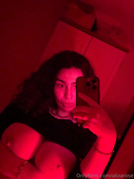 Alizarose nude star picture