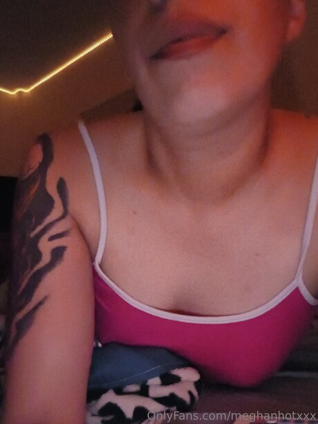 Meghanhotxxx naked model img