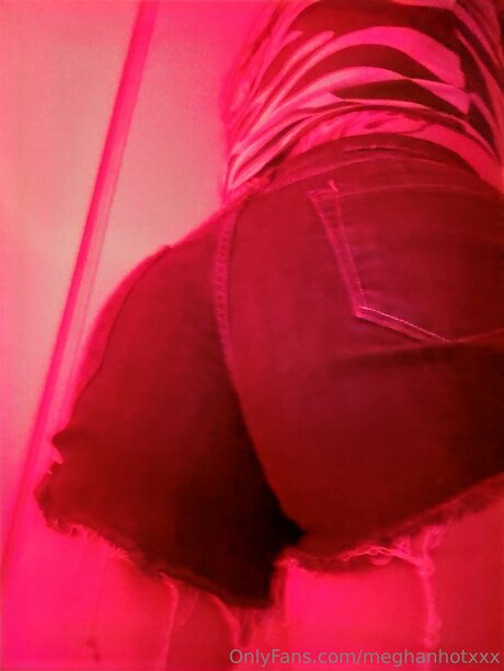 Meghanhotxxx erotic model picture