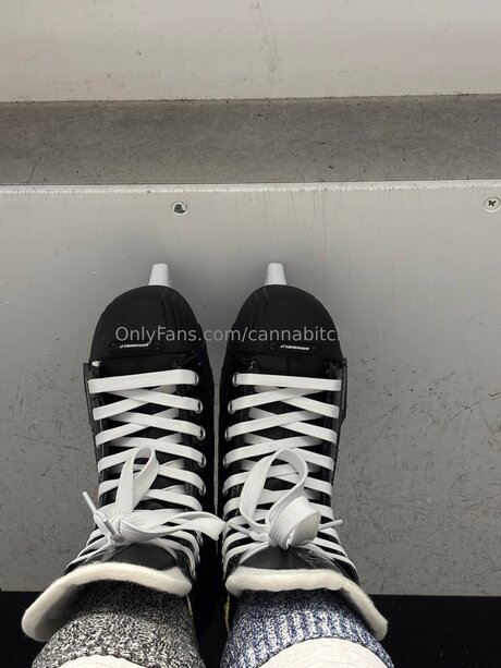 mirror selfie onlyfans pornographic photos