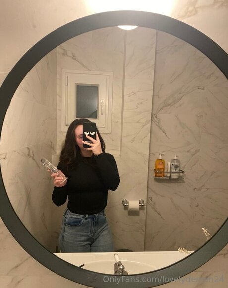 Lovelydemon24 model top photos